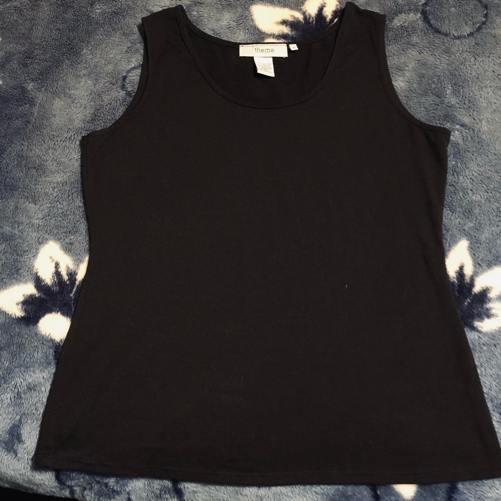 THEME Women’s black tank top